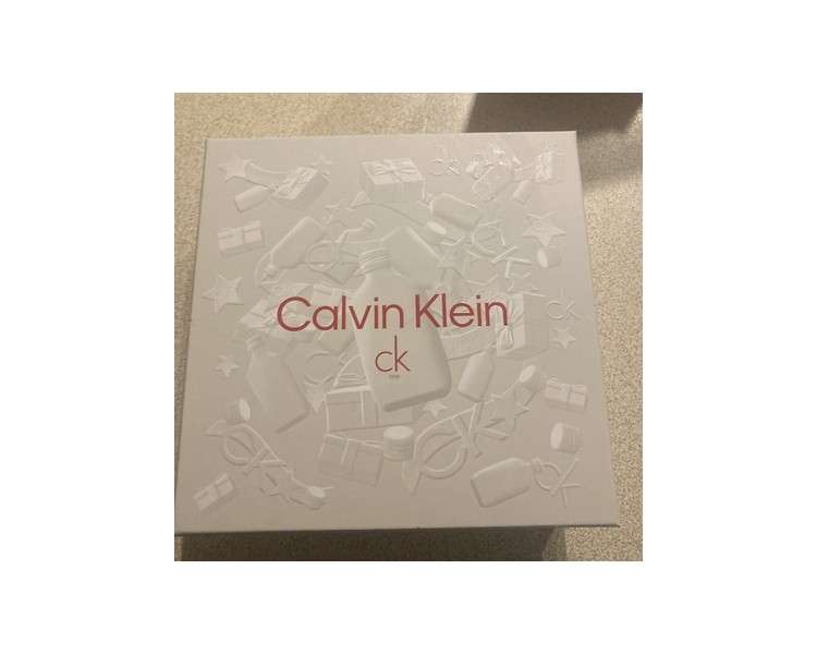 Calvin Klein One 2022 - Gift Set With 50ml Eau De Toilette And 100ml Shower Gel