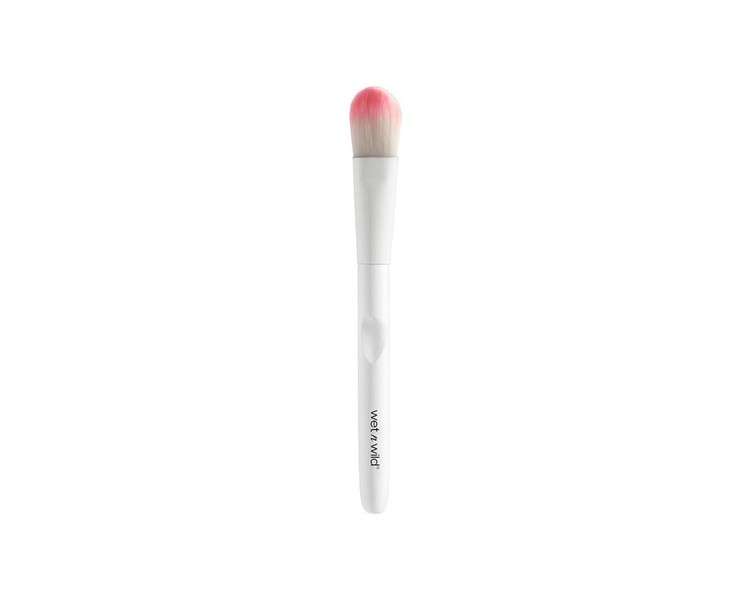 Wet 'n' Wild Makeup Brush Foundation Brush Dense Flat Brush for Streak-free Flawless Finish Suitable for Liquid and Cream Foundation Easy-to-use Makeup Brushes One Size