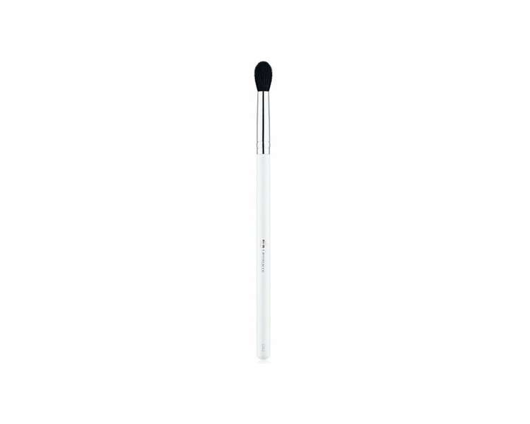 Makeup Brush for Blending Eyeshadow with Natural Bristles D82