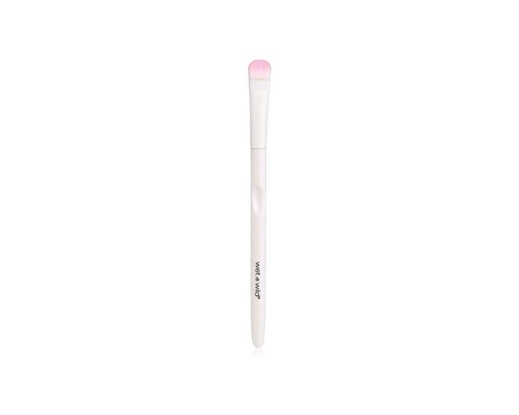 Wet 'n' Wild Small Eyeshadow Brush with Rounded Bristles for Intense Color Application