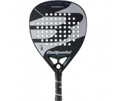 h2PALA BULLPADEL HACK JR 23 h2divpLa nueva Pala Hack JR 23 esta adaptada a jugadores junior Cuenta con una superficie similar a