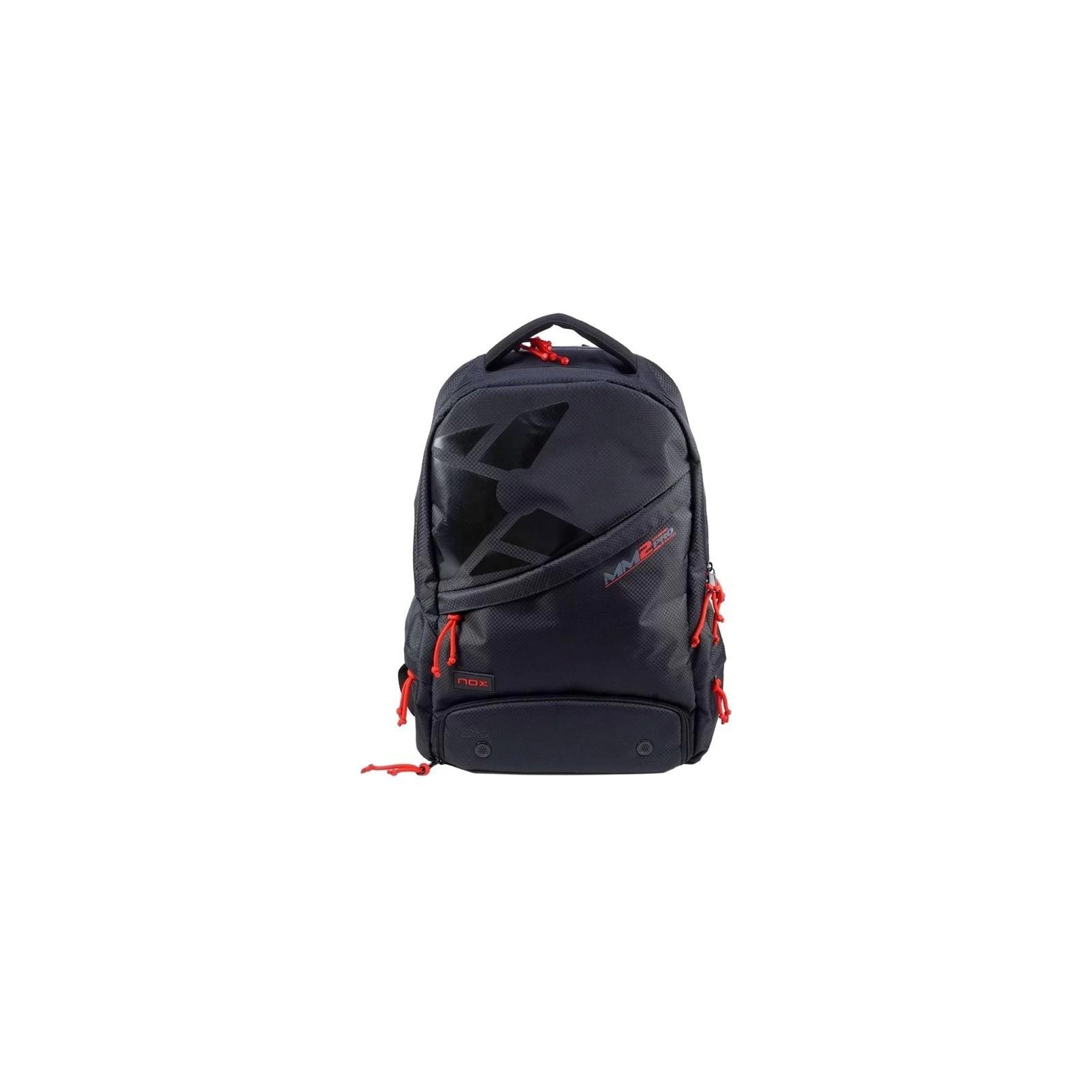 pLa MOCHILA NOX MM2 PRO es una mochila que gana mucho en el aspecto visual con su estetica potente y elegante detalles en rojo 