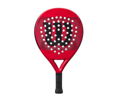 pLa WILSON PRO STAFF TEAM PADEL RDBK destaca por su llamativo diseno en color rojo con detalles en negro El rojo le da presenci