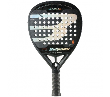 h2PALA BULLPADEL HACK 03 24 h2divppLa pala Hack 03 24 es una pala con forma de diamante de maxima potencia y alto rendimiento s